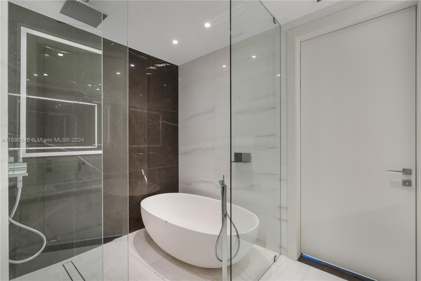 ASTON MARTIN RESIDENCES - Residential