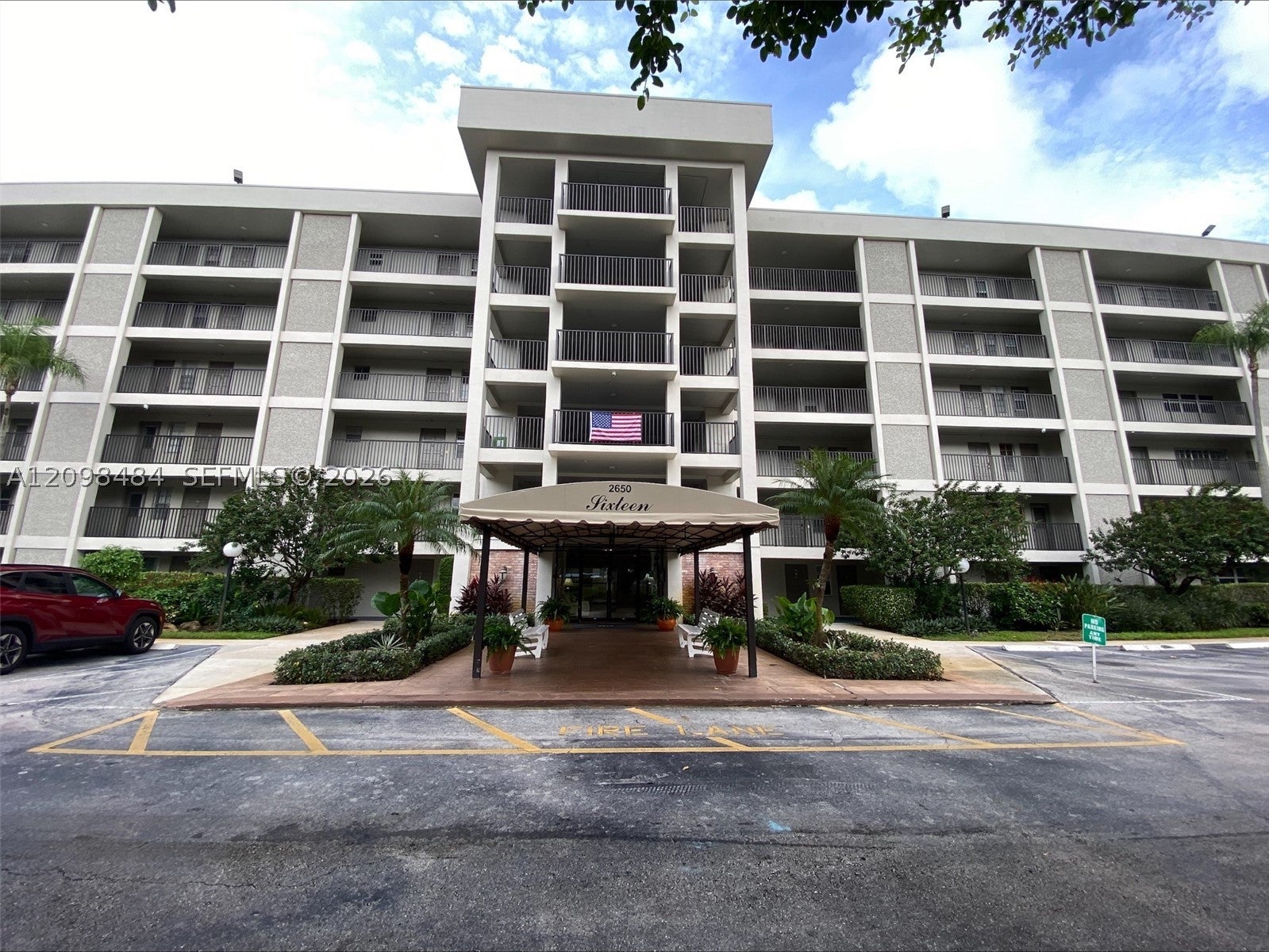 2650 S Course Dr 110, Pompano Beach, FL, 33069/$265,900 4 2650 S Course Dr 110