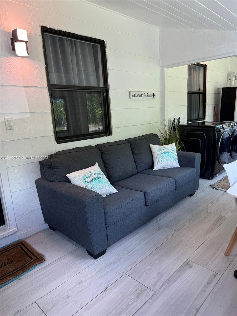 CROISSANT PARK RIVER SEC - Residential