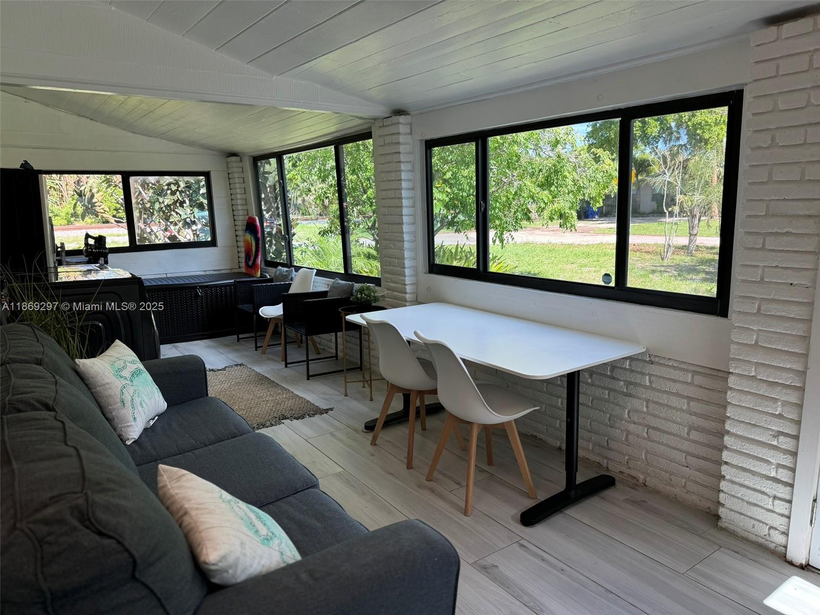 CROISSANT PARK RIVER SEC - Residential