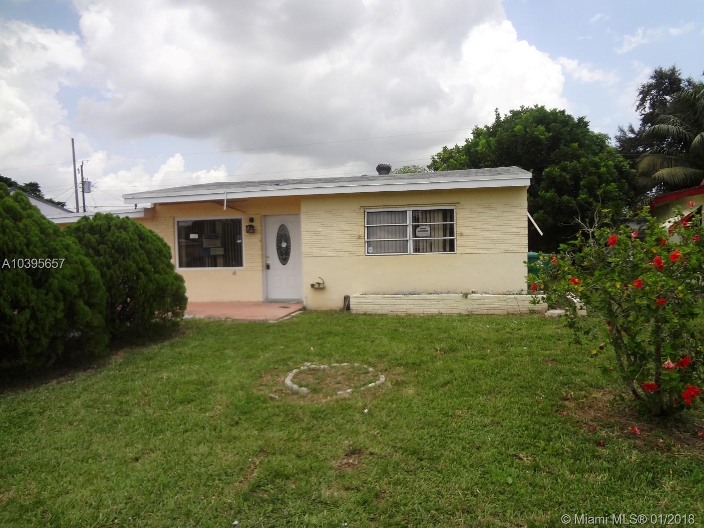 Beautiful move-in ready 3 bedroom 1 bathroom single family home w/yard. Washer/dryer behind property. Great location. Will not be on the market long.
Requirements: First, last and security. Minimum Credit 600. Proof of employment and proof of income.