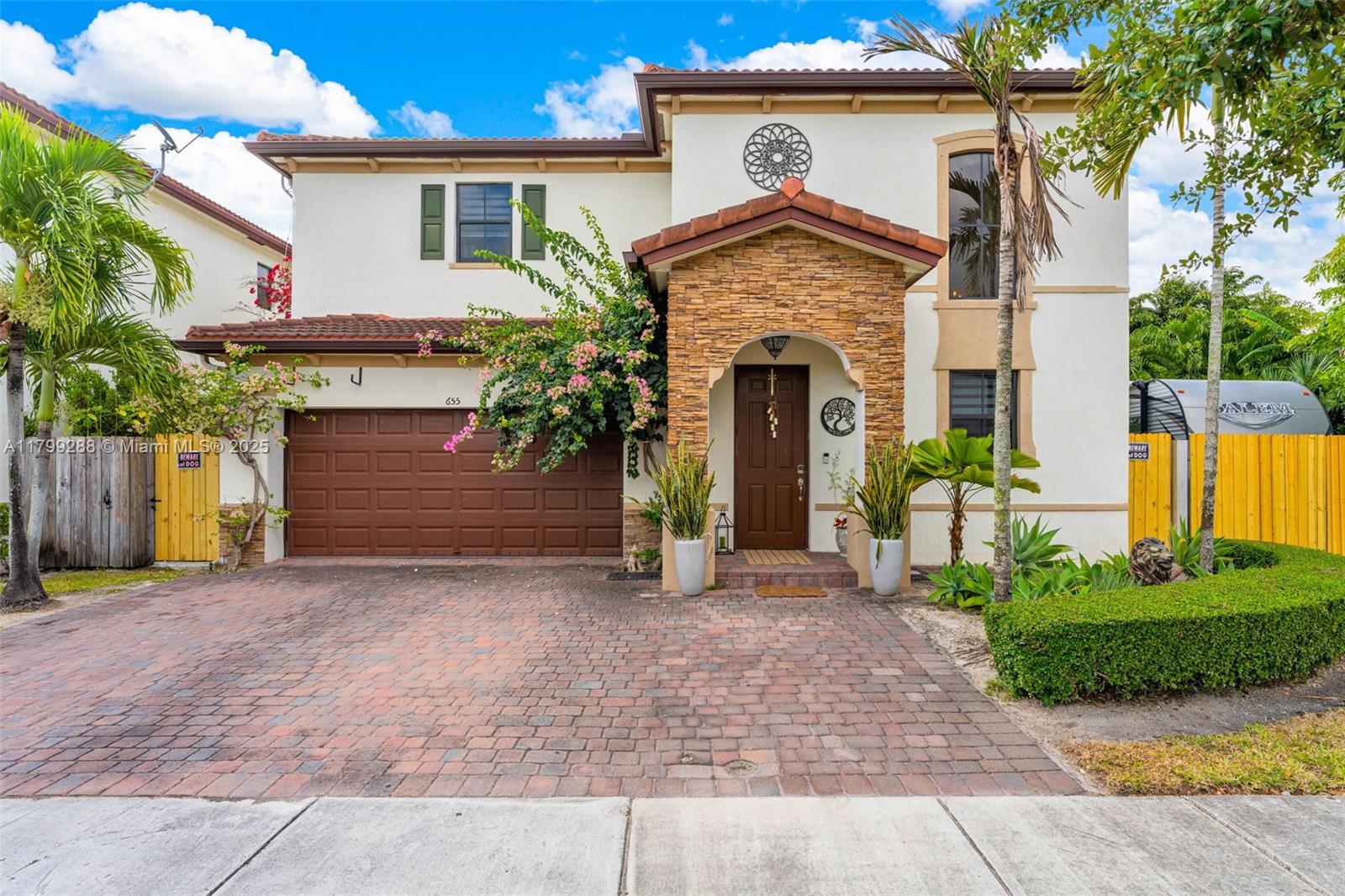 655 Se 37th Ter, Homestead, Miami-Dade County, Florida - 4 Bedrooms  
3 Bathrooms - 
