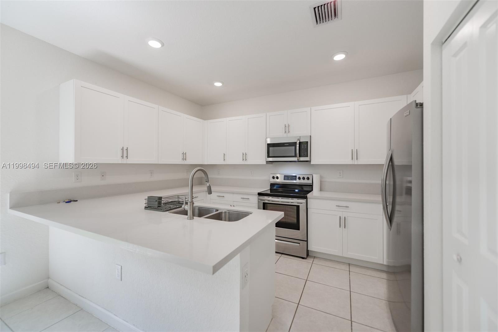 VIA VENTURA NEIGHBORHOOD - Residential Lease