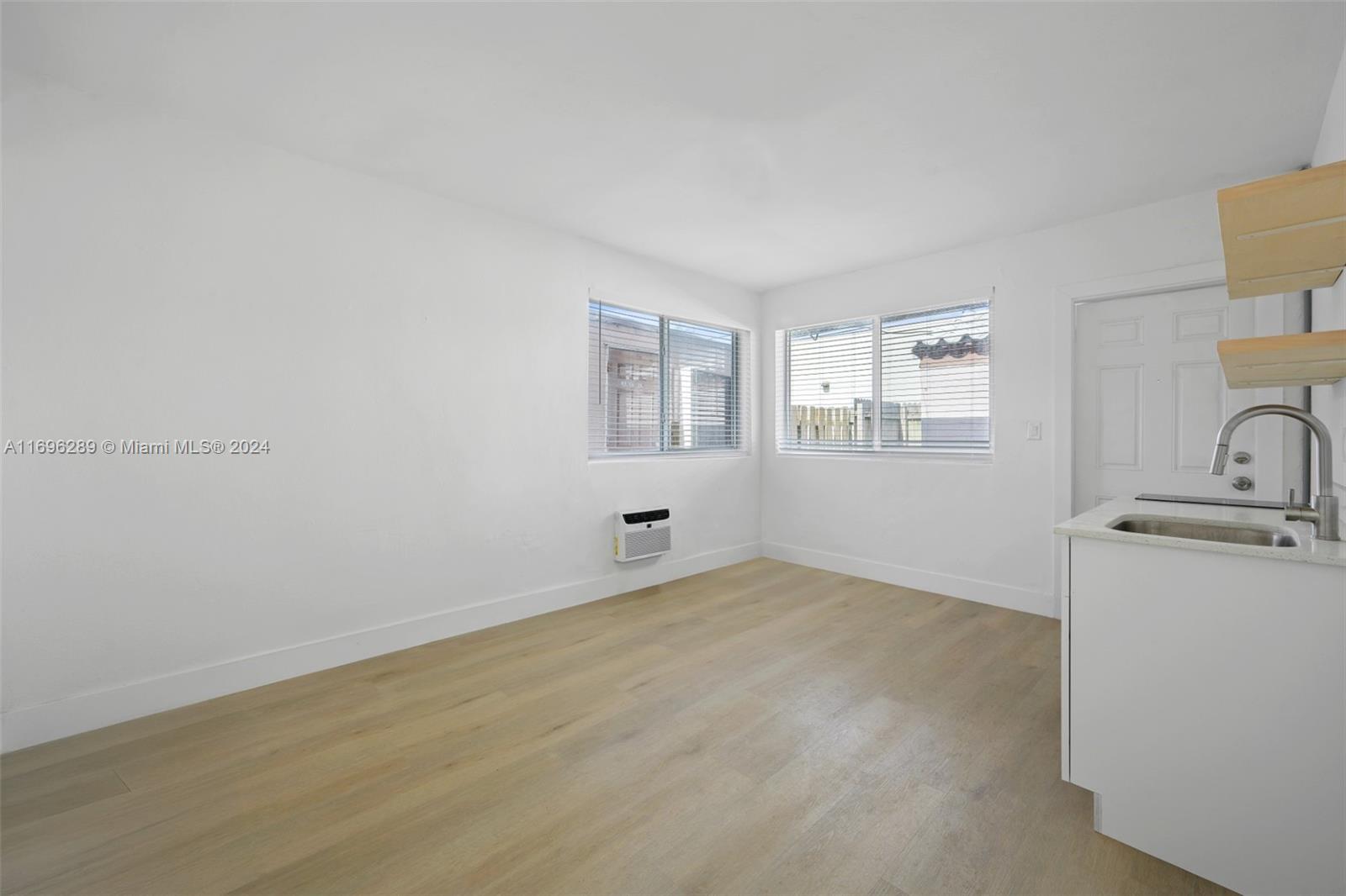 Fantastic location in the center of Hollywood. This studio apartment is 300 square feet, with a beautifully updated full size kitchen and bathroom Quartz countertops, stainless steel appliances, the perfect studio! rent - $1300,