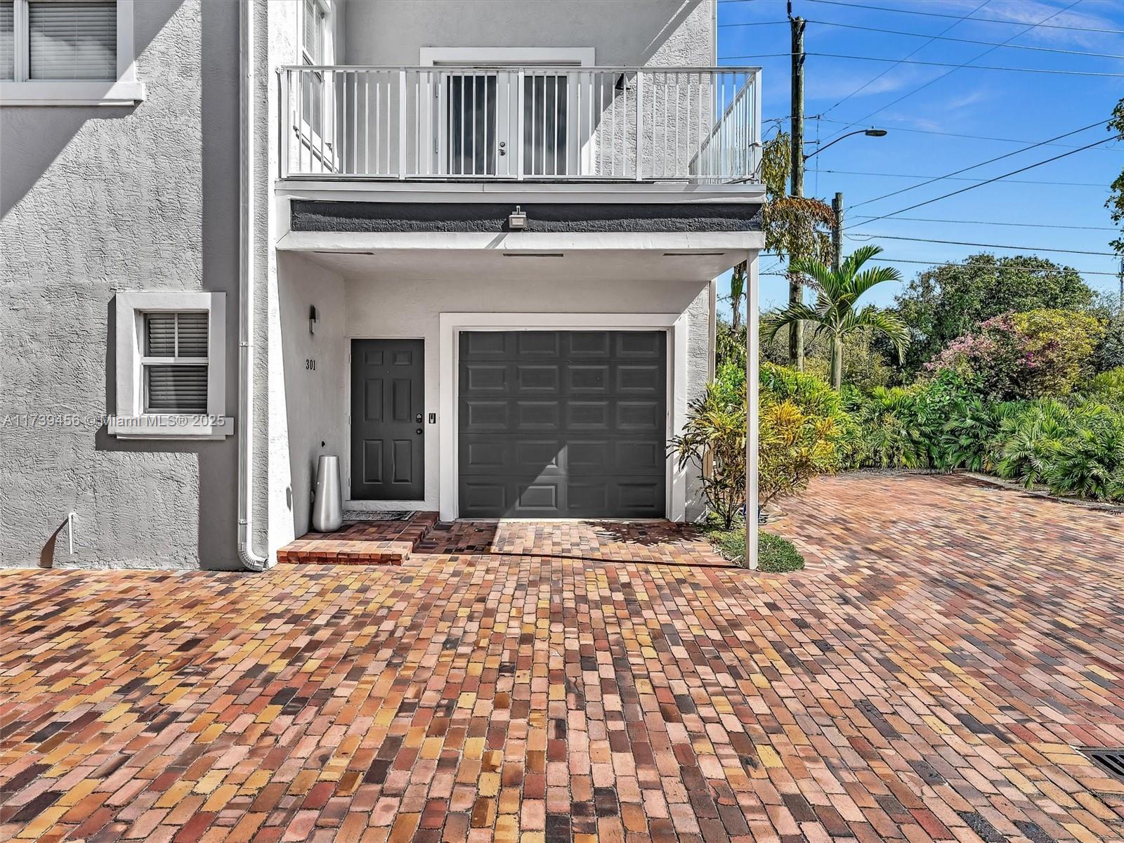 Property for Sale at 301 Se 22nd St 6, Fort Lauderdale, Broward County, Florida - Bedrooms: 2 
Bathrooms: 3  - $625,000