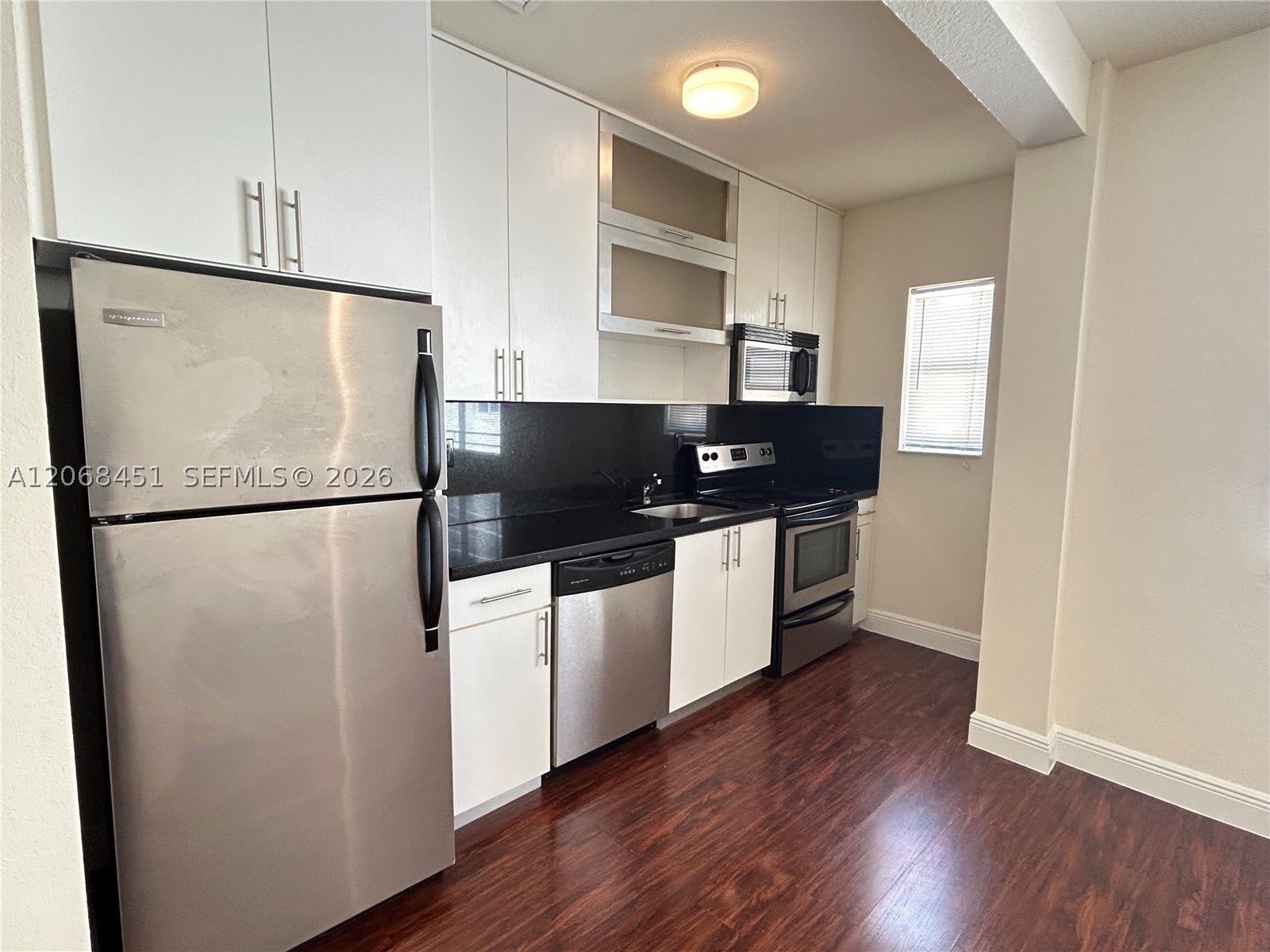 2931 Sheridan Ave 12