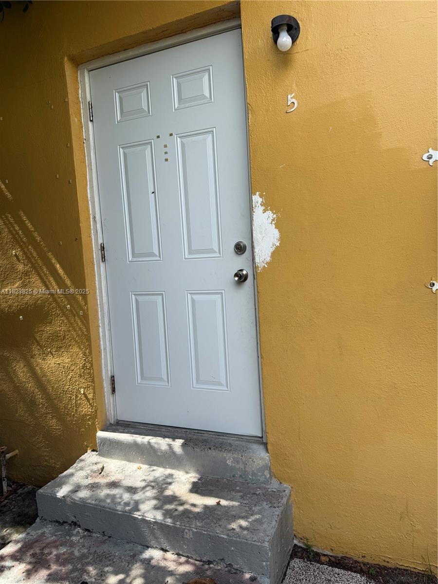 Rental Property at 640 Nw 10th Ter 5, Fort Lauderdale, Broward County, Florida - Bedrooms: 1 
Bathrooms: 1  - $1,500 MO.