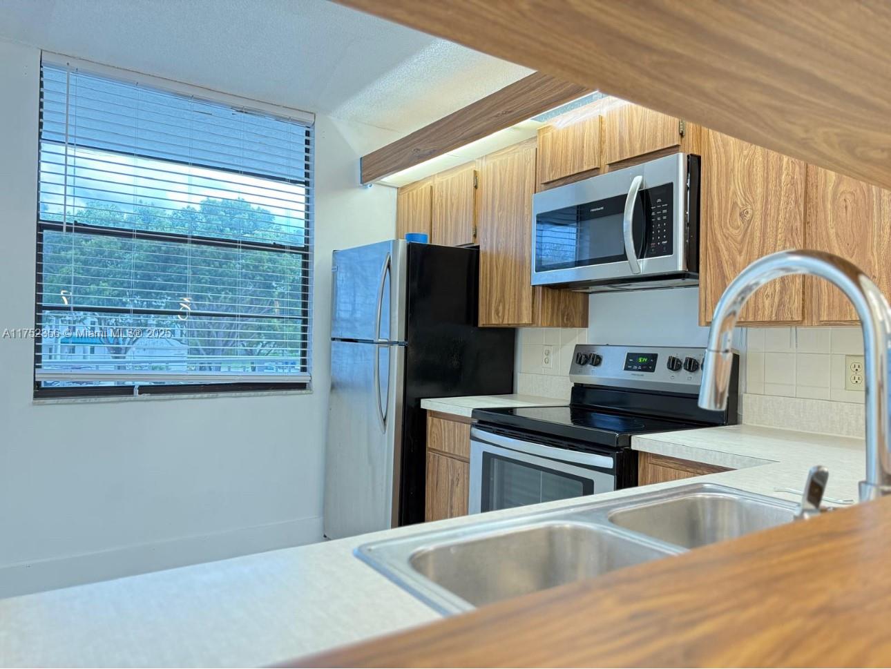 WHITEHALL CONDO OF THE LA - Residential Lease