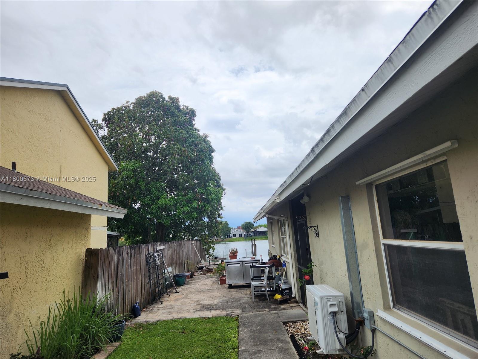10000 SW 9th Ct