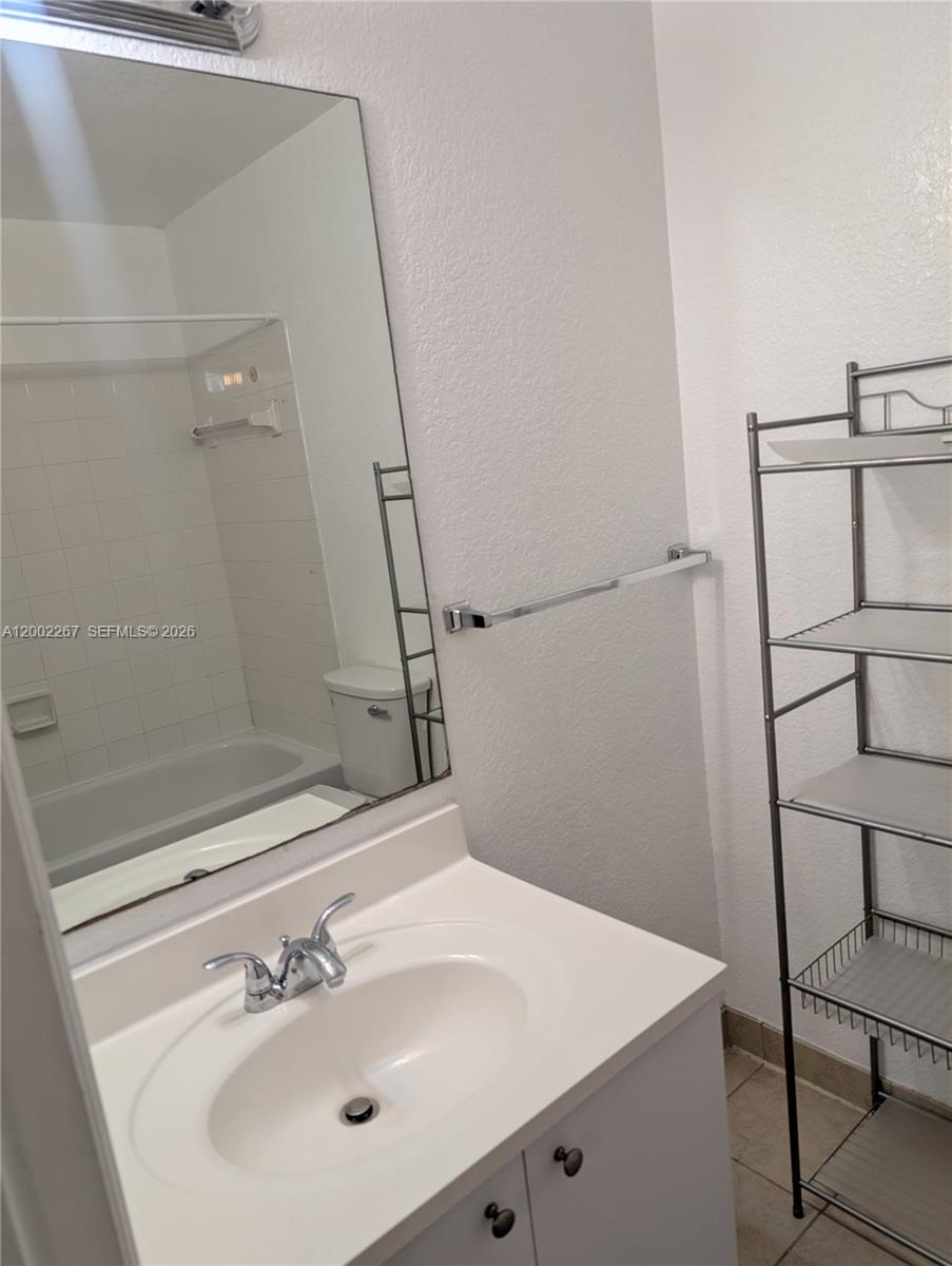 LAKE VUE VILLAS CONDO - Residential Lease