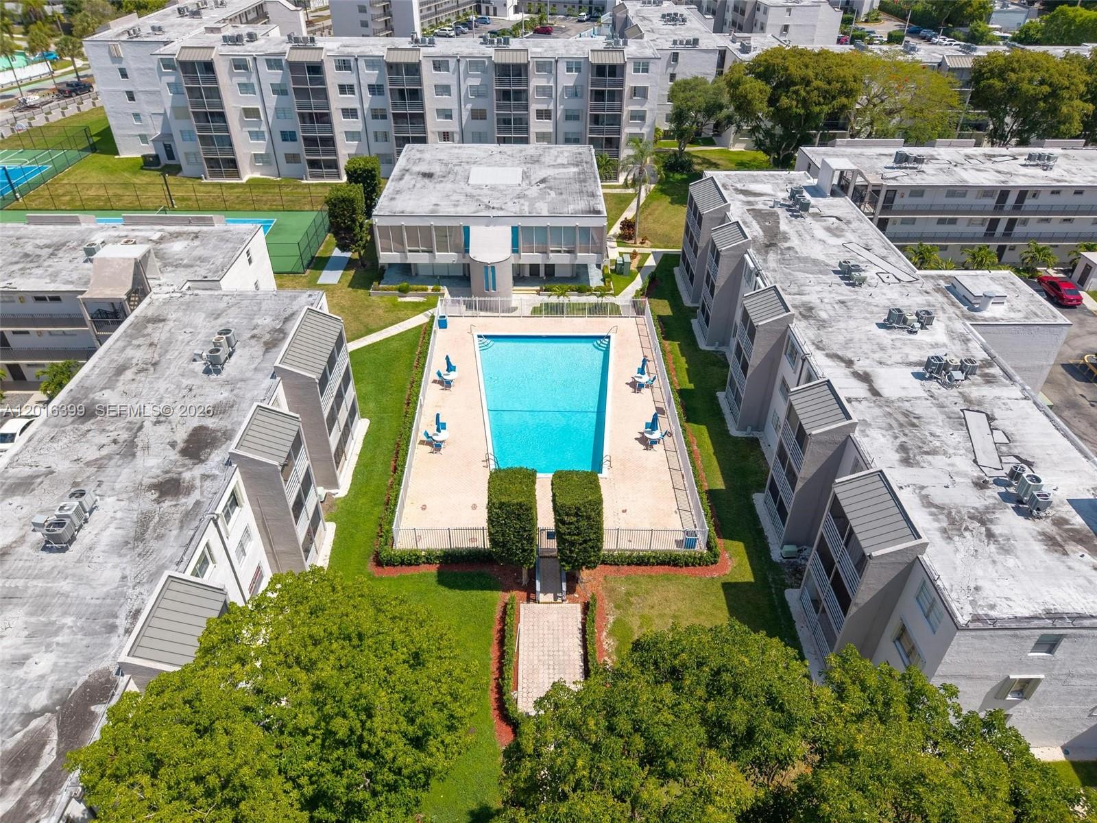 EL CONQUISTADOR SOUTH CON - Residential