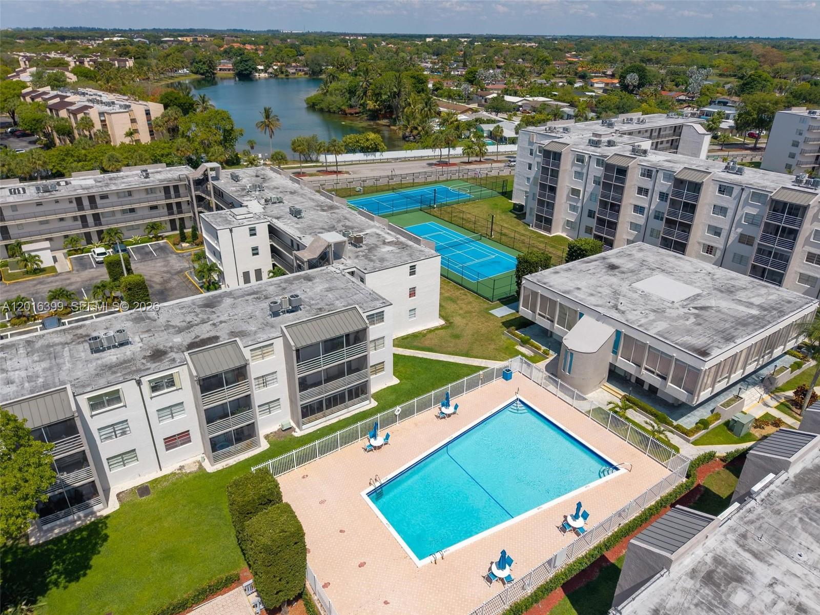 EL CONQUISTADOR SOUTH CON - Residential