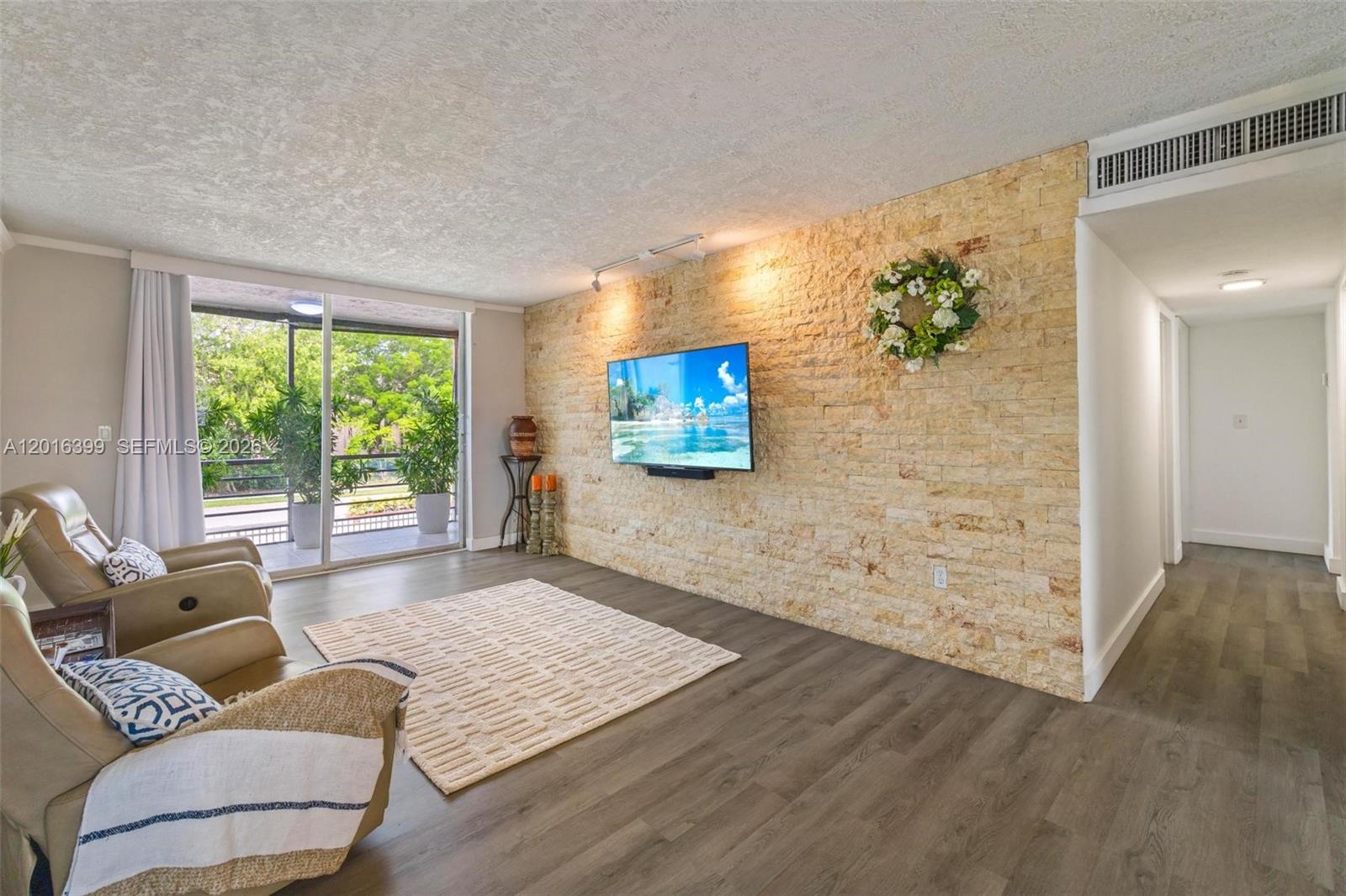 EL CONQUISTADOR SOUTH CON - Residential