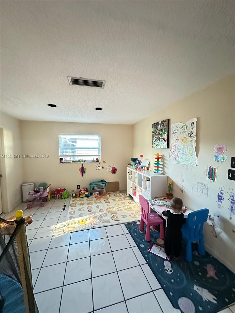 CRYSTAL LAKE 4TH SEC - Residential