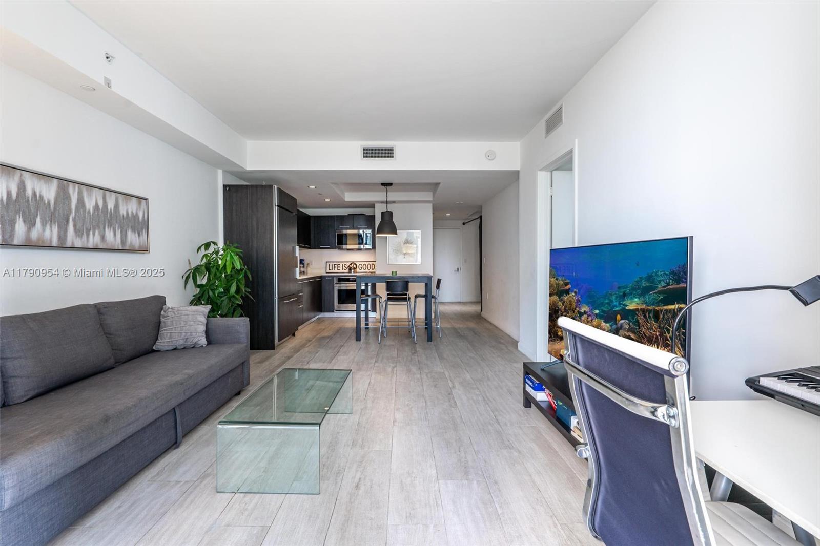 View photos, virtual tours, details... 45 SW 9th St 1205