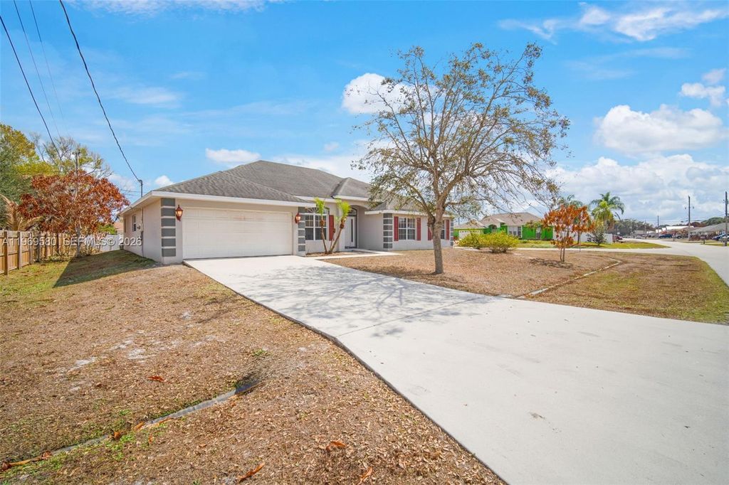 Photo of 6762 NW Daffodil Ln, Port St Lucie, FL 34983 (MLS # A11969580)