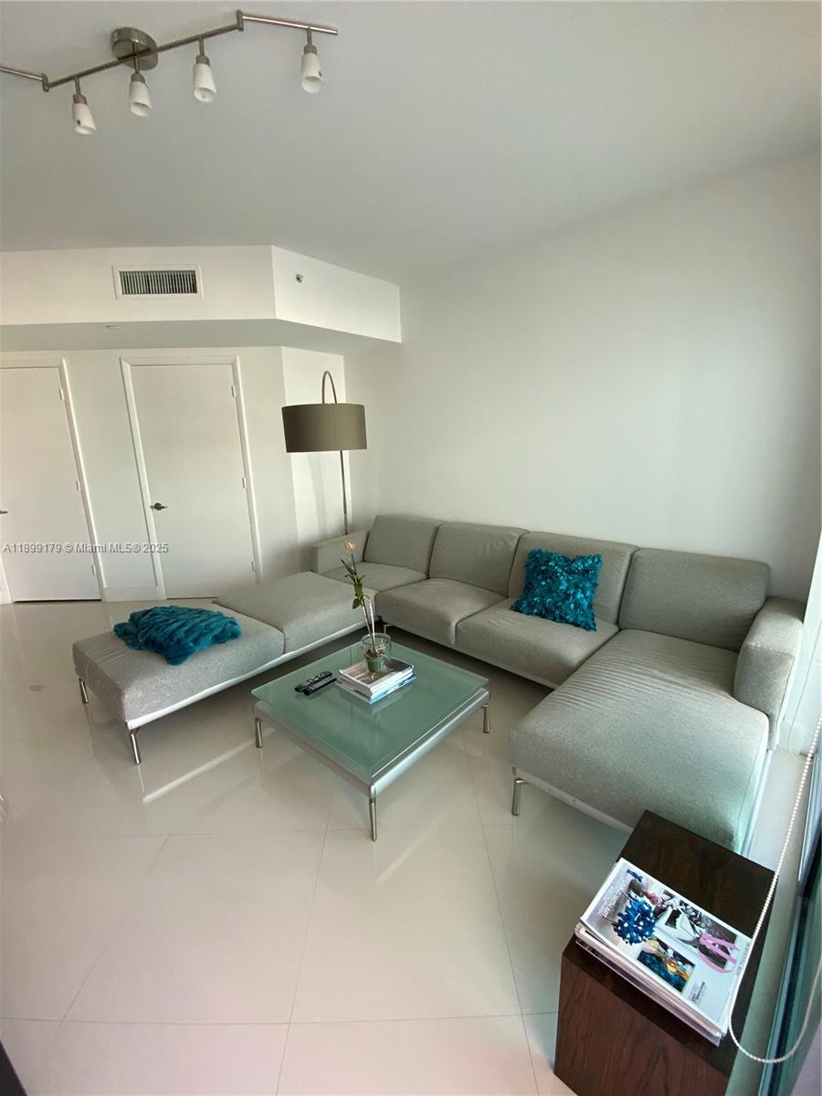 WIND CONDO - Residential