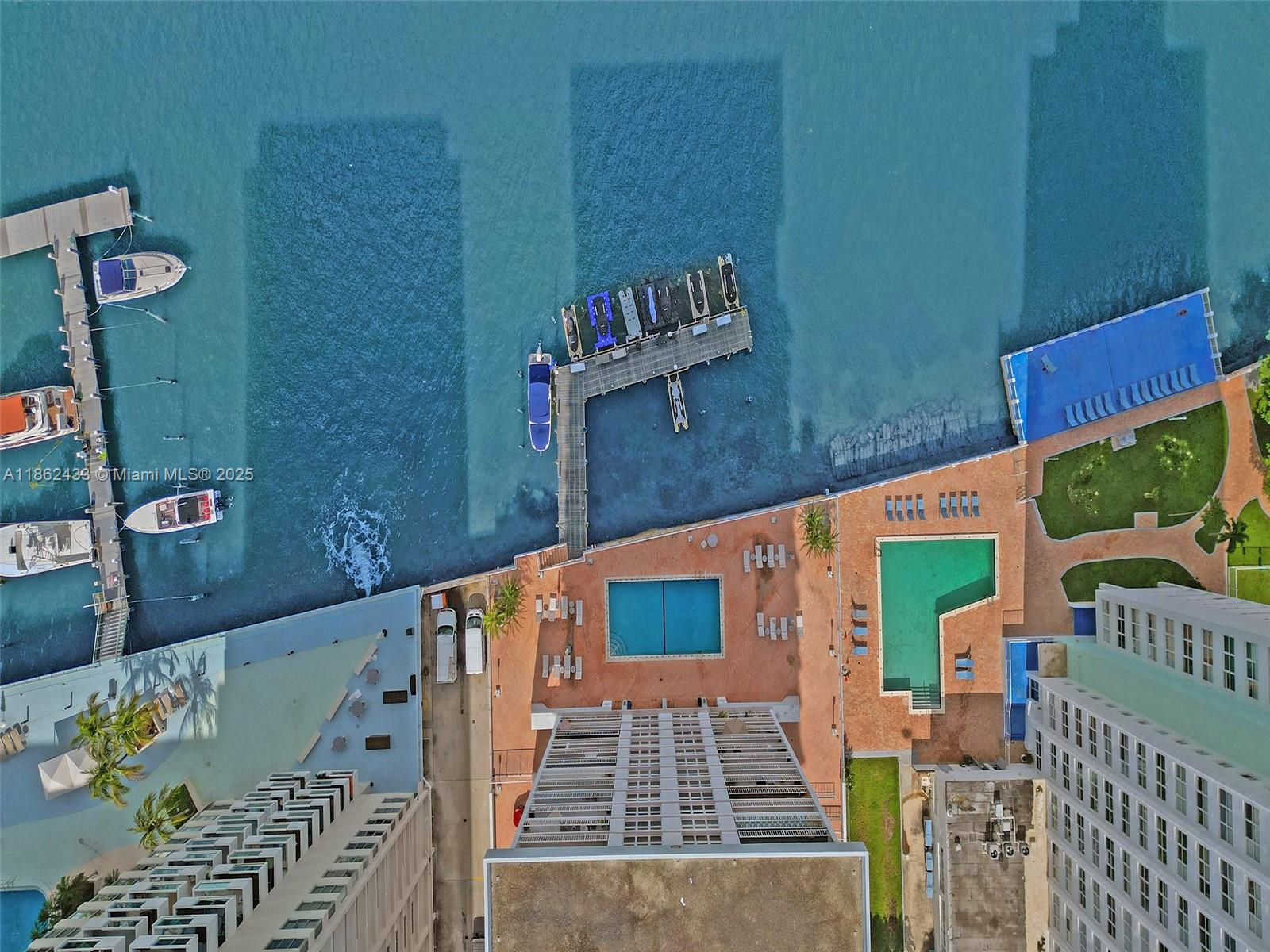 BAYVIEW TERR CONDO - Residential