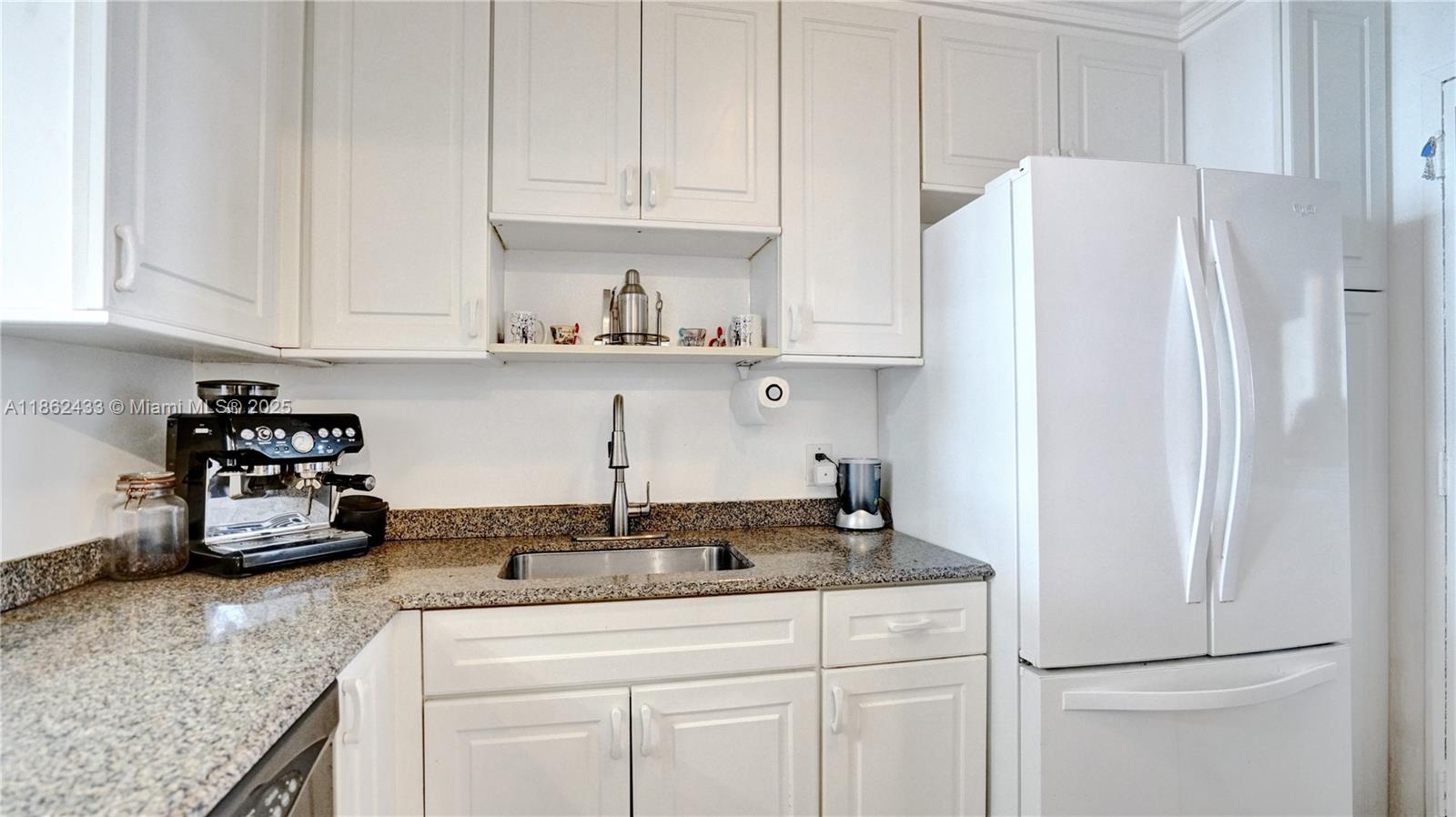 BAYVIEW TERR CONDO - Residential