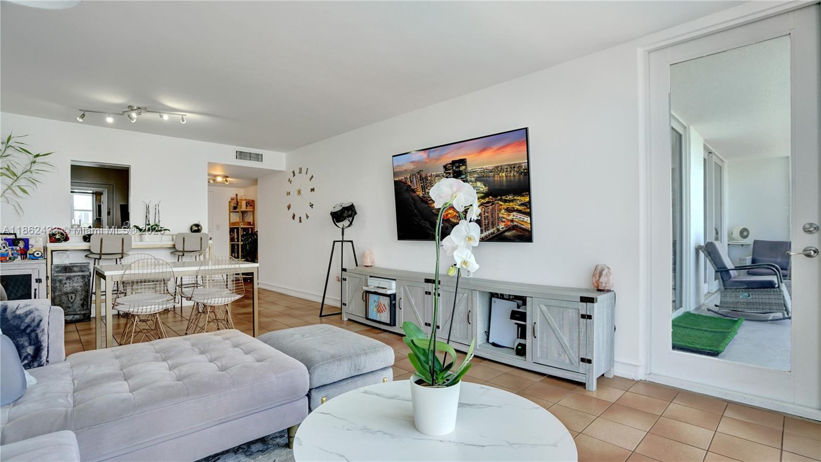 BAYVIEW TERR CONDO - Residential