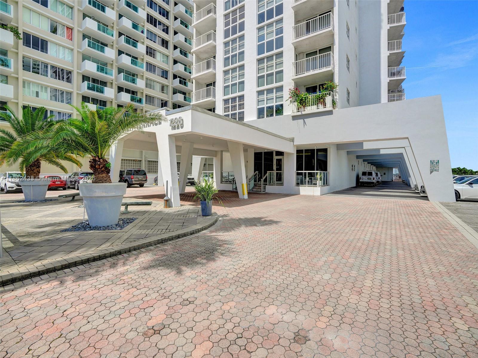 BAYVIEW TERR CONDO - Residential