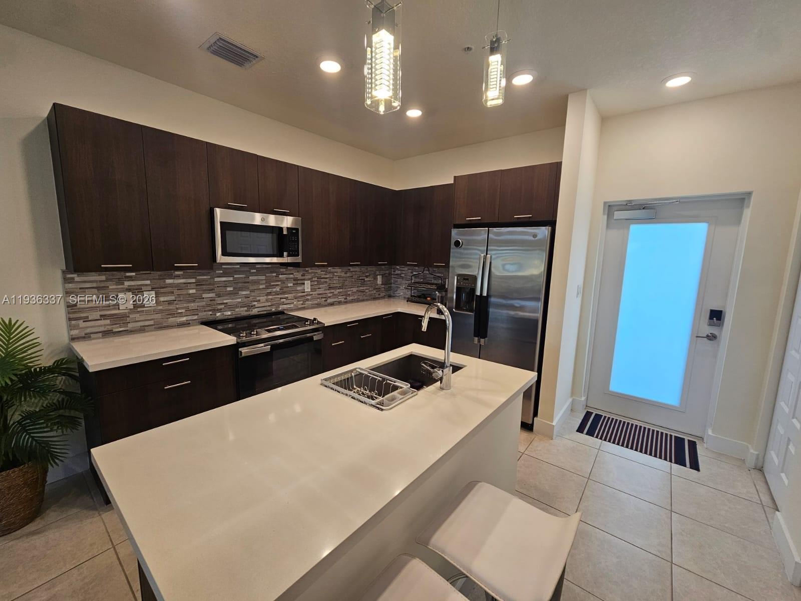 DOWNTOWN DORAL SOUTH PHAS - Residential