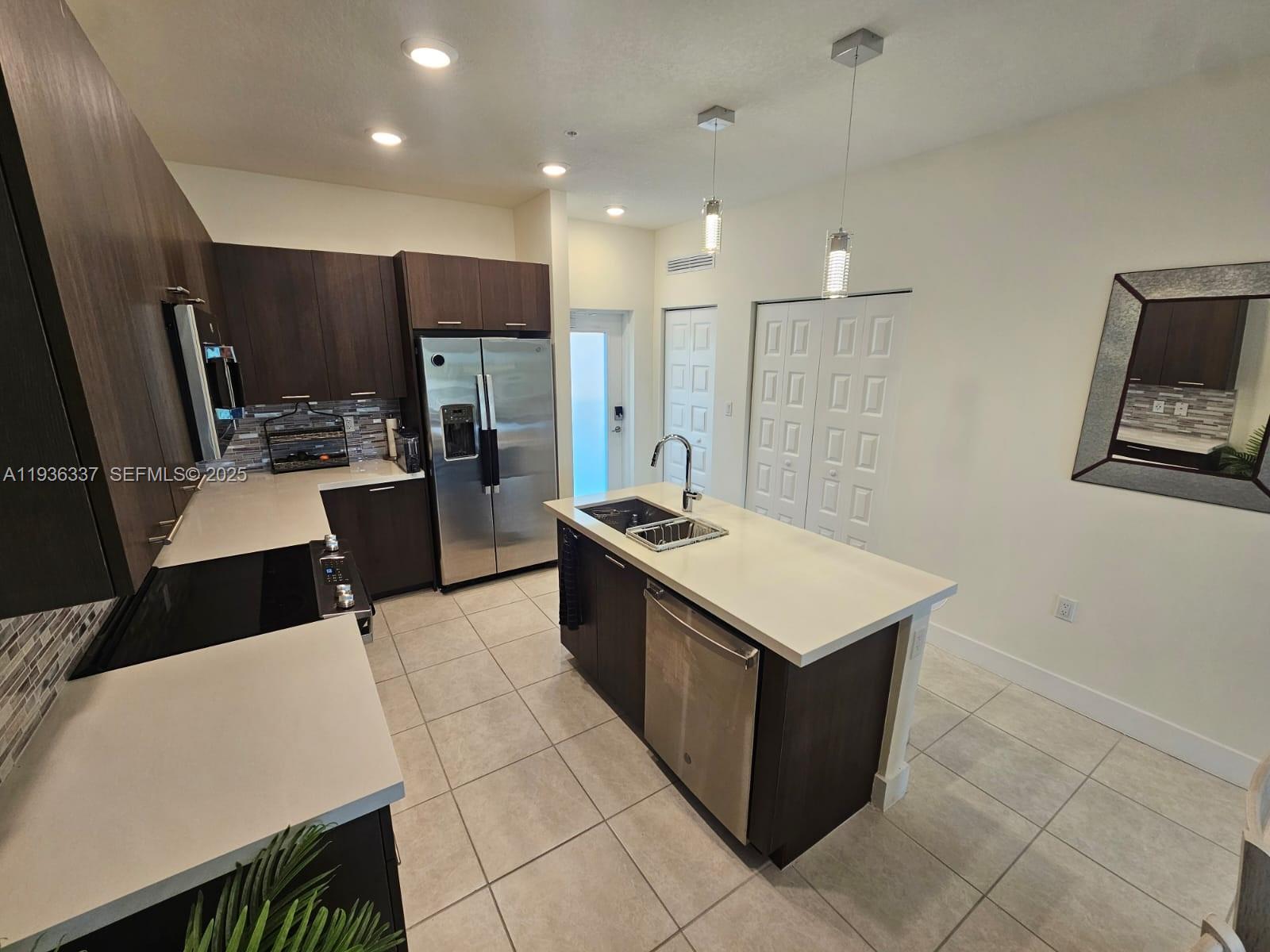 DOWNTOWN DORAL SOUTH PHAS - Residential