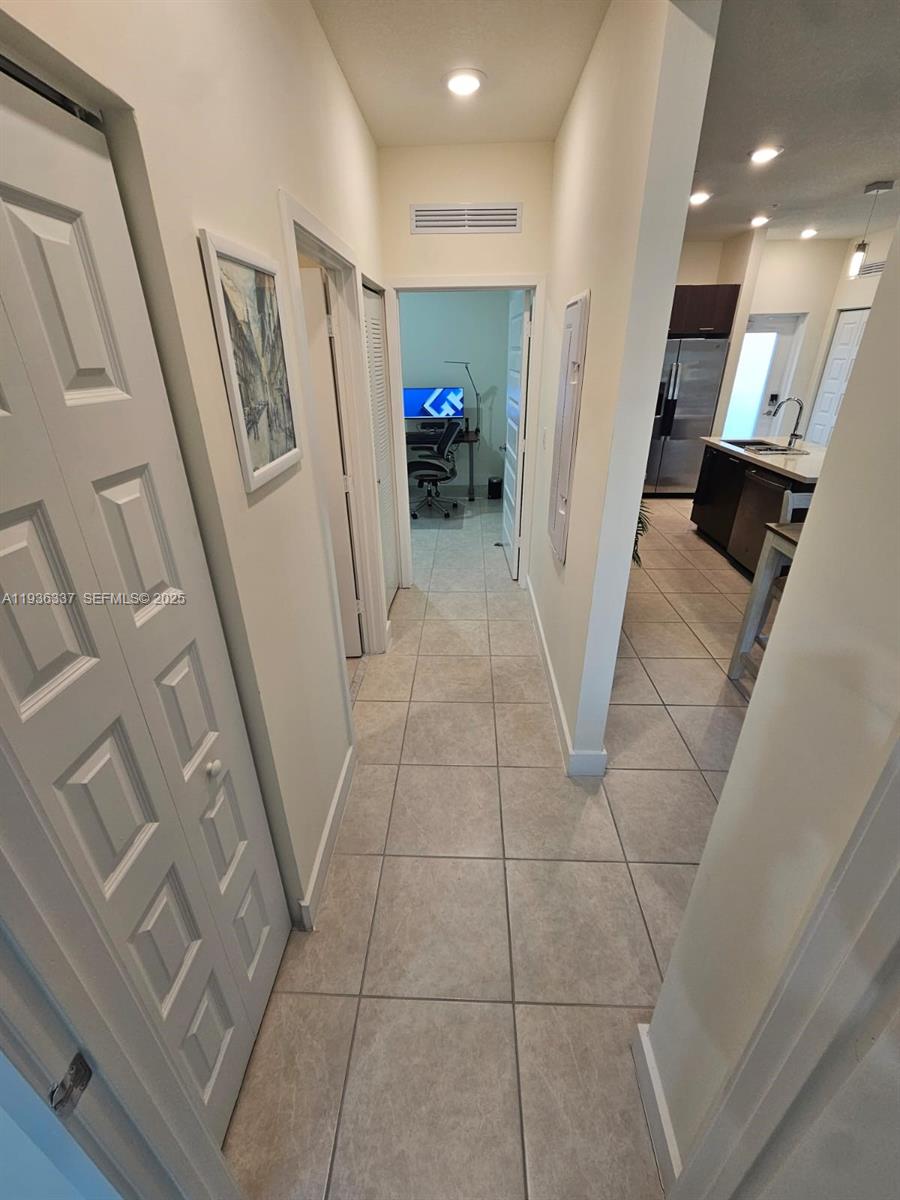 DOWNTOWN DORAL SOUTH PHAS - Residential