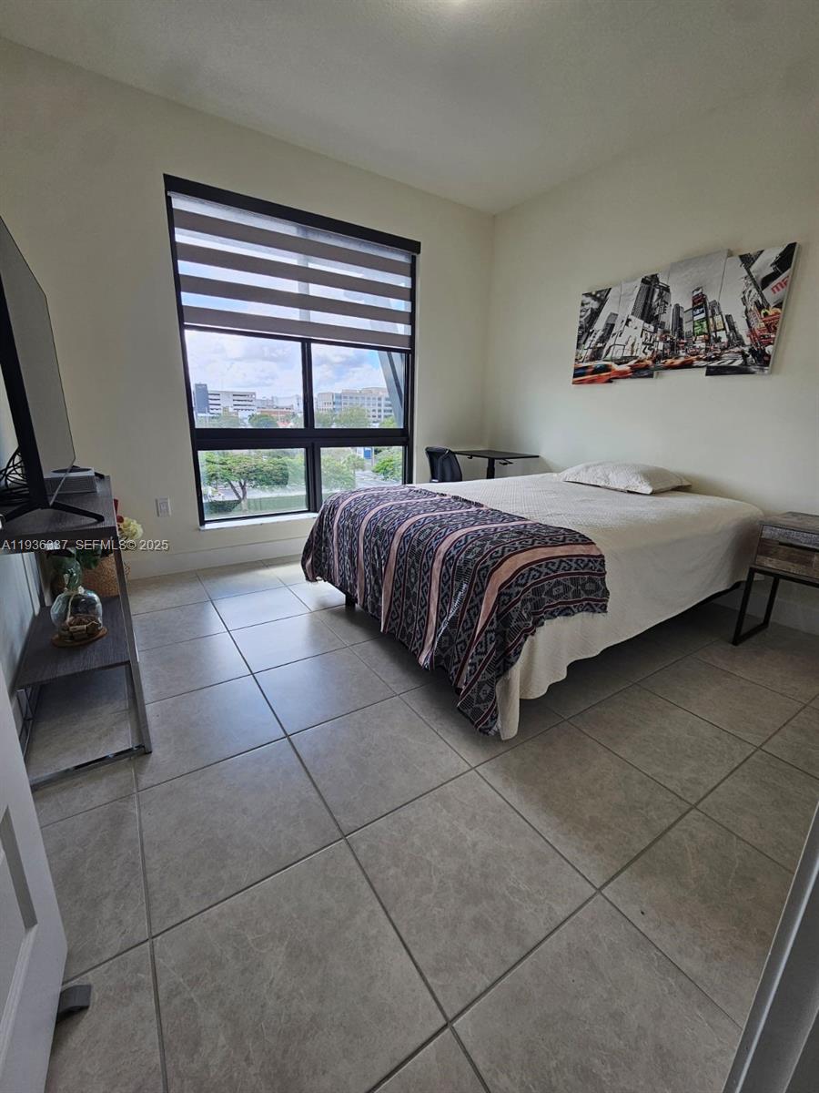 DOWNTOWN DORAL SOUTH PHAS - Residential