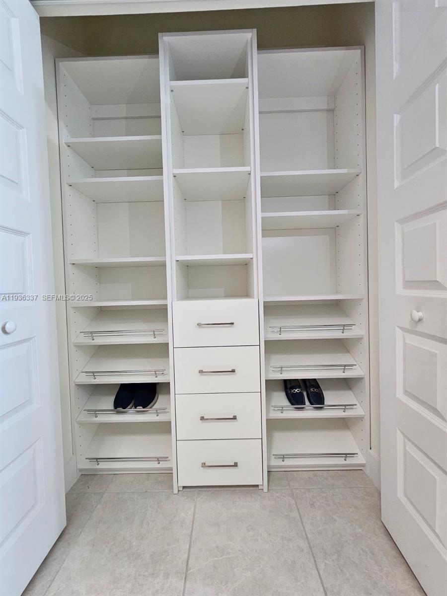 DOWNTOWN DORAL SOUTH PHAS - Residential