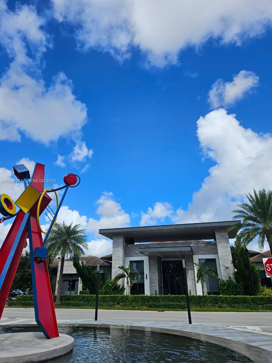 DOWNTOWN DORAL SOUTH PHAS - Residential