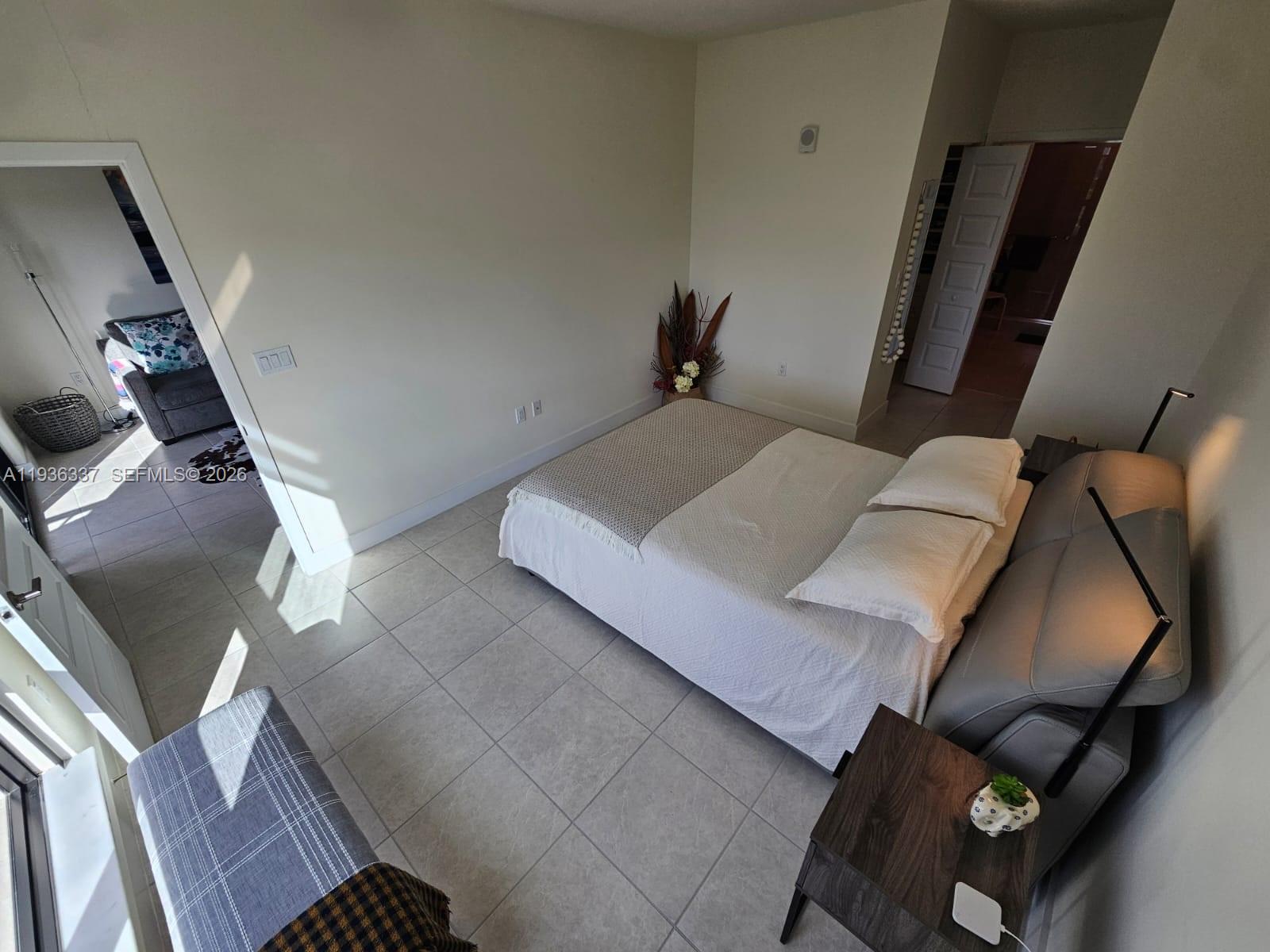 DOWNTOWN DORAL SOUTH PHAS - Residential