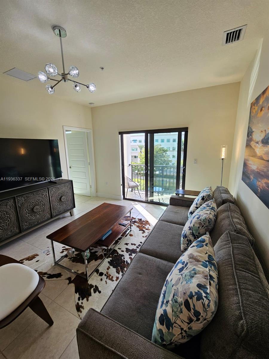 DOWNTOWN DORAL SOUTH PHAS - Residential
