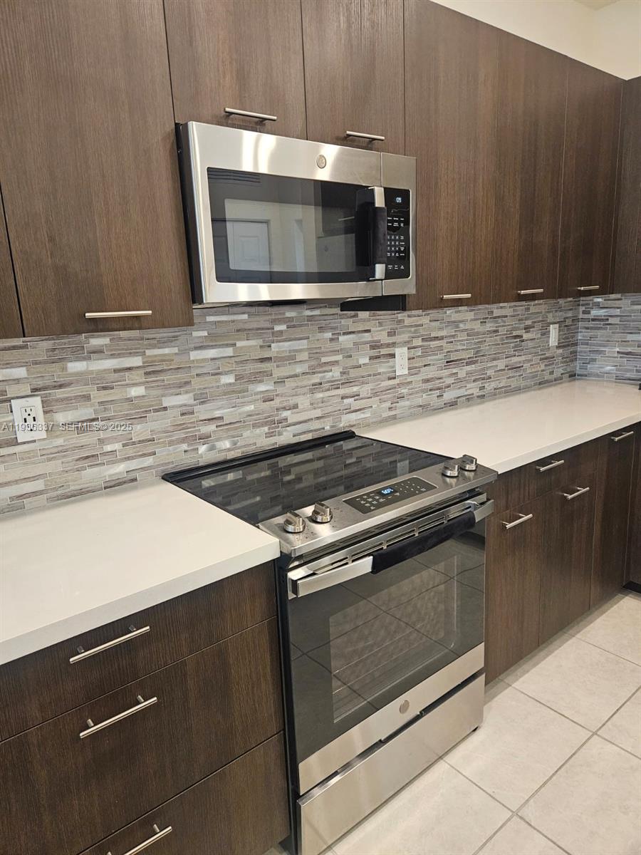 DOWNTOWN DORAL SOUTH PHAS - Residential