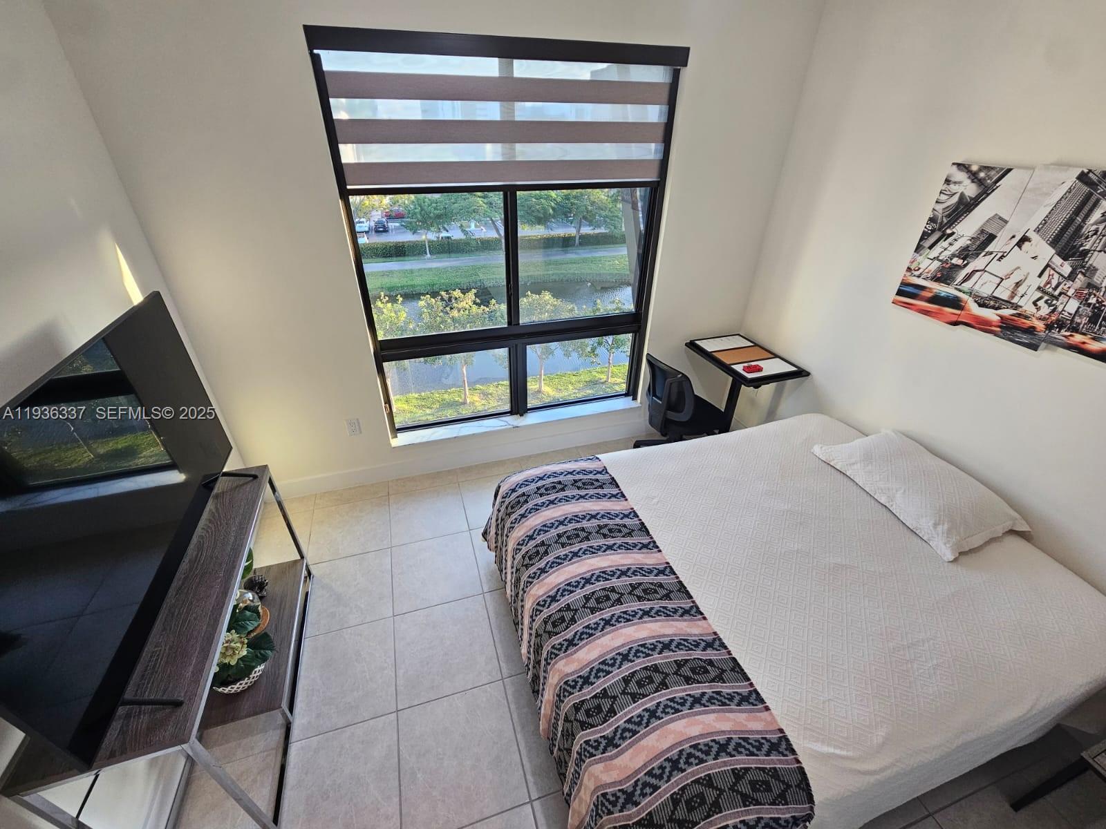 DOWNTOWN DORAL SOUTH PHAS - Residential