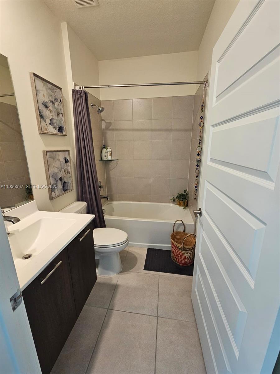 DOWNTOWN DORAL SOUTH PHAS - Residential