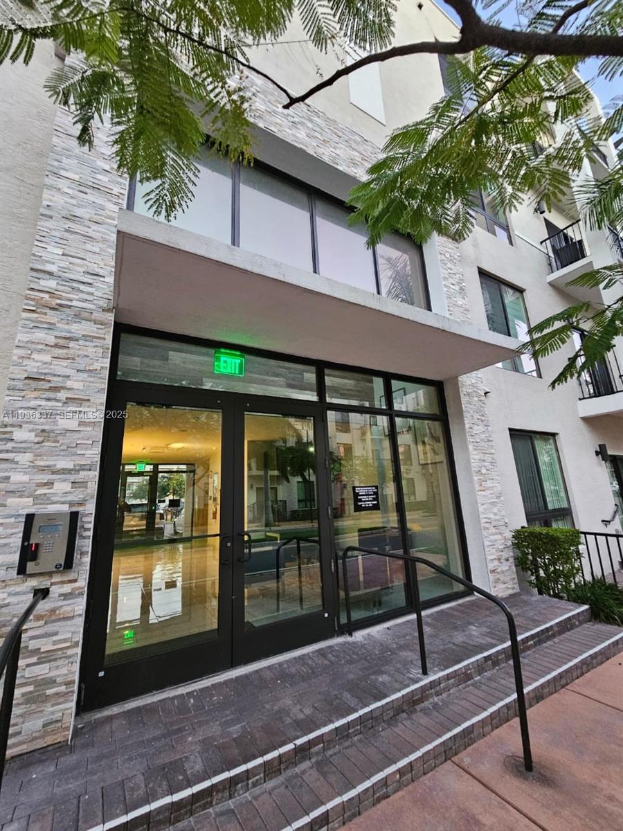 DOWNTOWN DORAL SOUTH PHAS - Residential