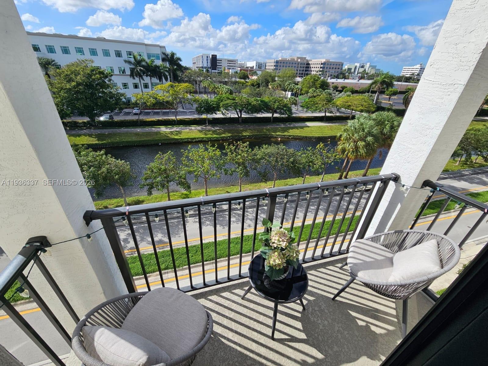 DOWNTOWN DORAL SOUTH PHAS - Residential