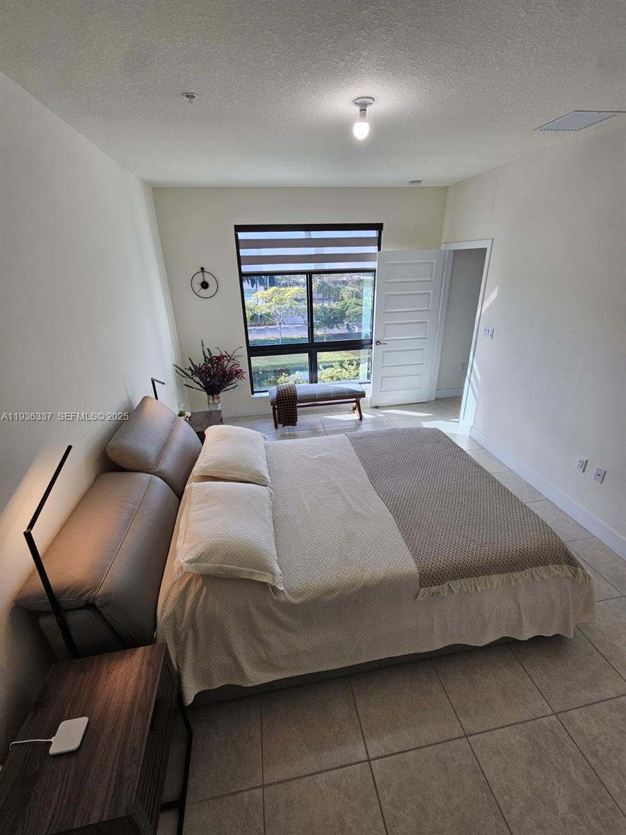 DOWNTOWN DORAL SOUTH PHAS - Residential