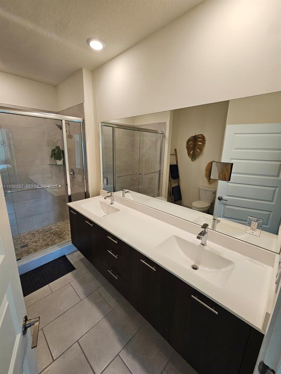 DOWNTOWN DORAL SOUTH PHAS - Residential