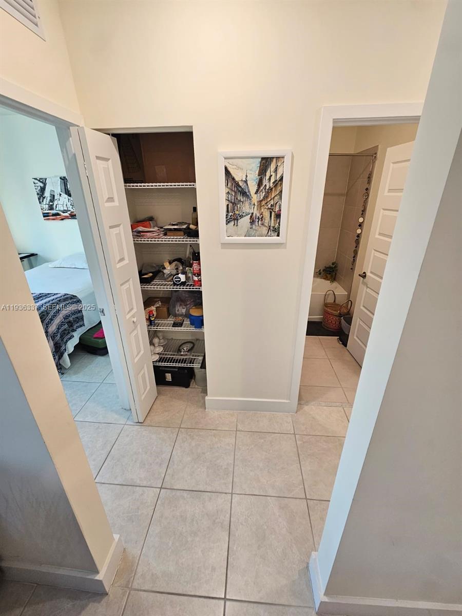 DOWNTOWN DORAL SOUTH PHAS - Residential