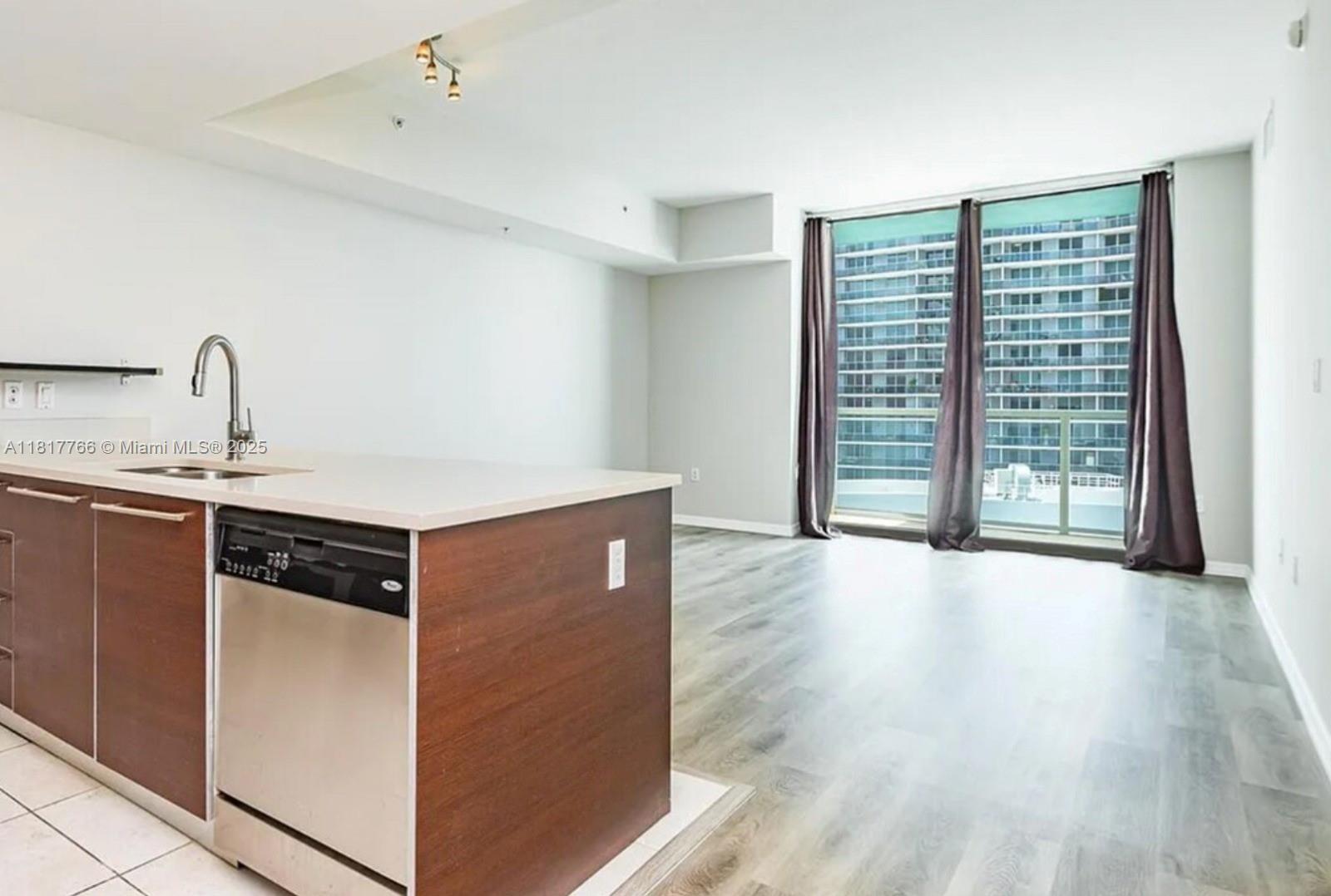 1900 N Bayshore Dr 3909