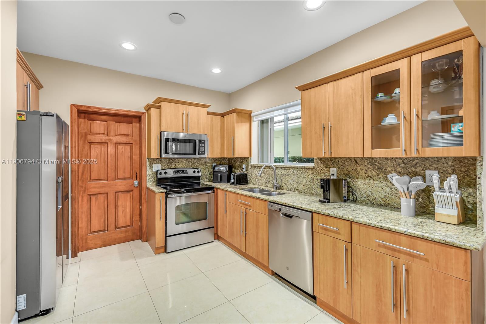 ALTOS DEL MAR NO 6 - Residential