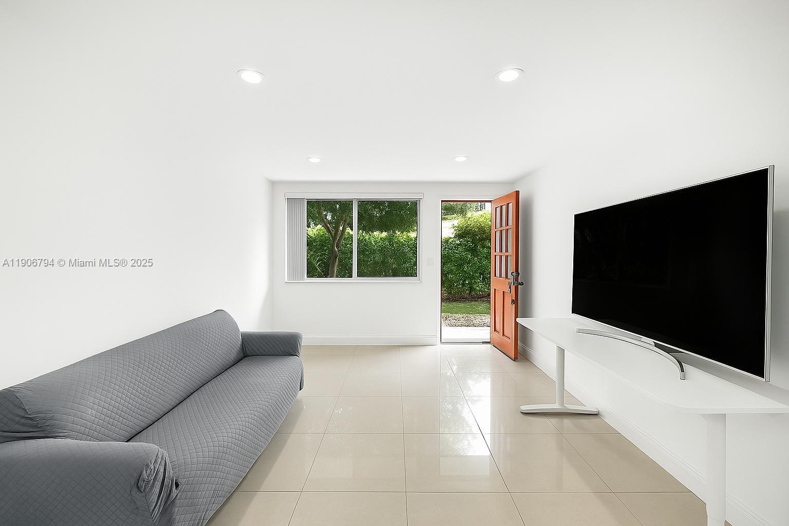 ALTOS DEL MAR NO 6 - Residential