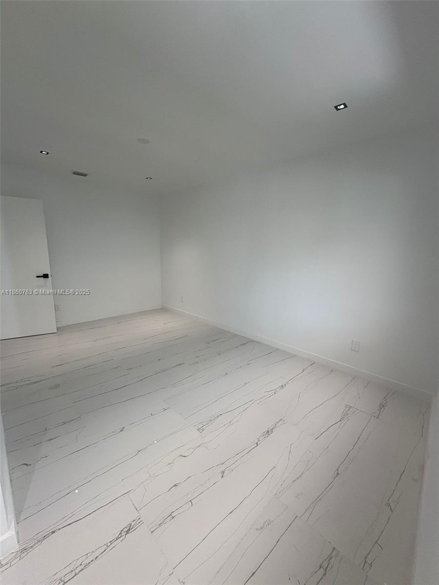 BAY HARBOUR ISLAND - Residential Lease