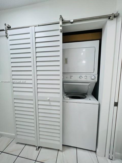 HIGHLANDS AT KENDALL LKS - Residential Lease