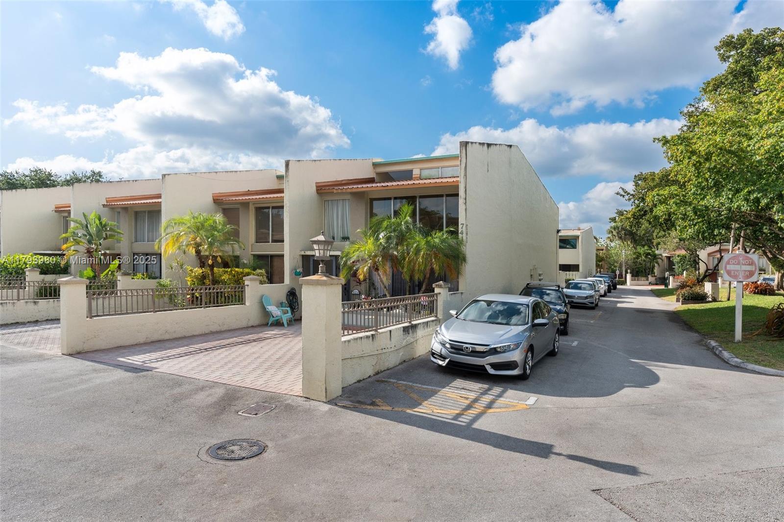 741 E Coco Plum Cir 8