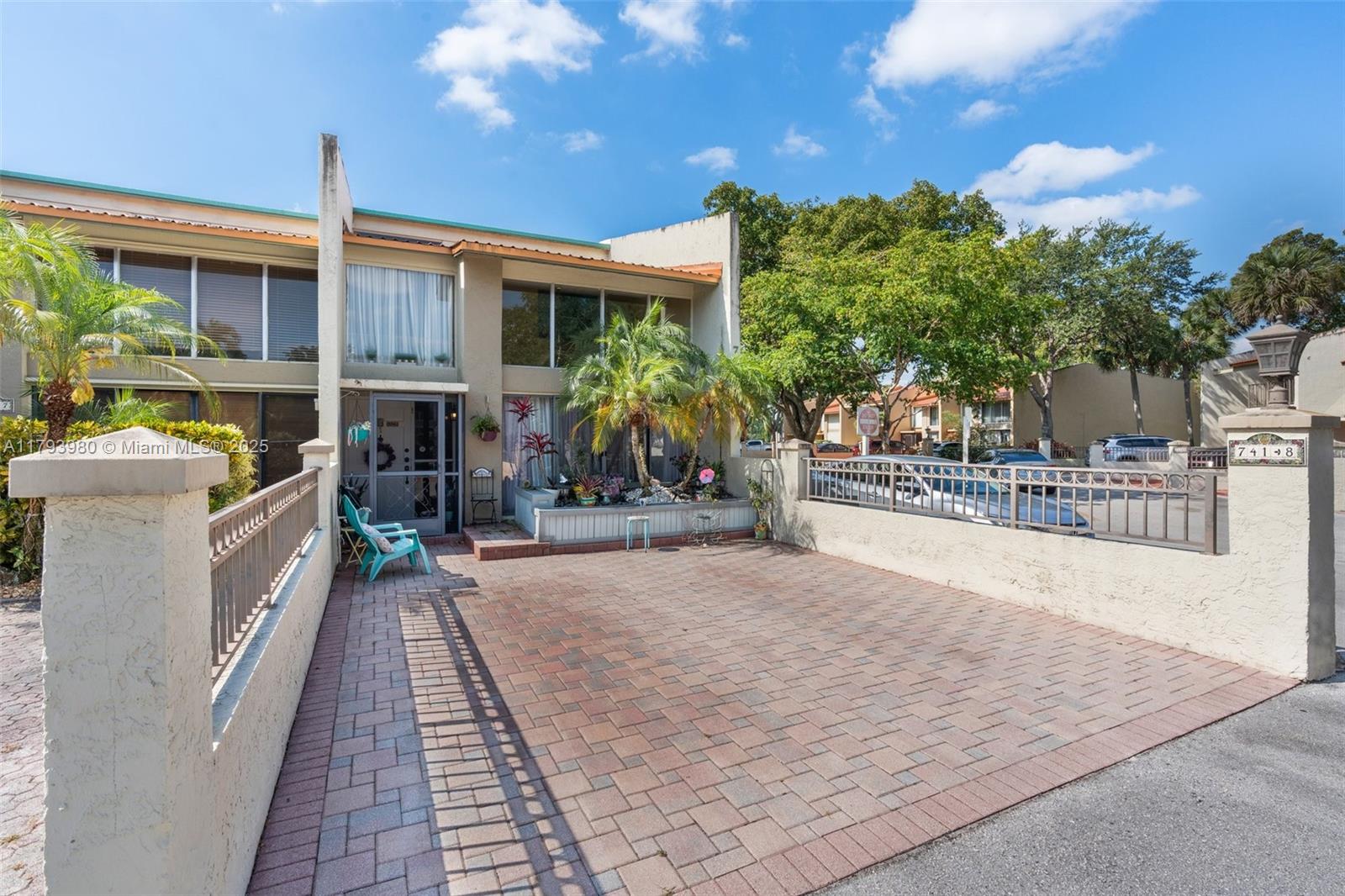 741 E Coco Plum Cir 8, Plantation, Miami-Dade County, Florida - 3 Bedrooms  
3 Bathrooms - 