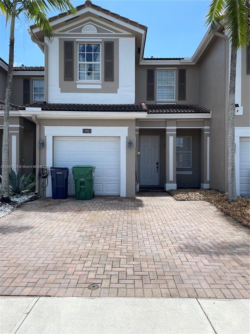 Charming and cozy townhouse-  well kept-  3 bedrooms and 2.5 baths.  Must see- Close to Turnpike.
