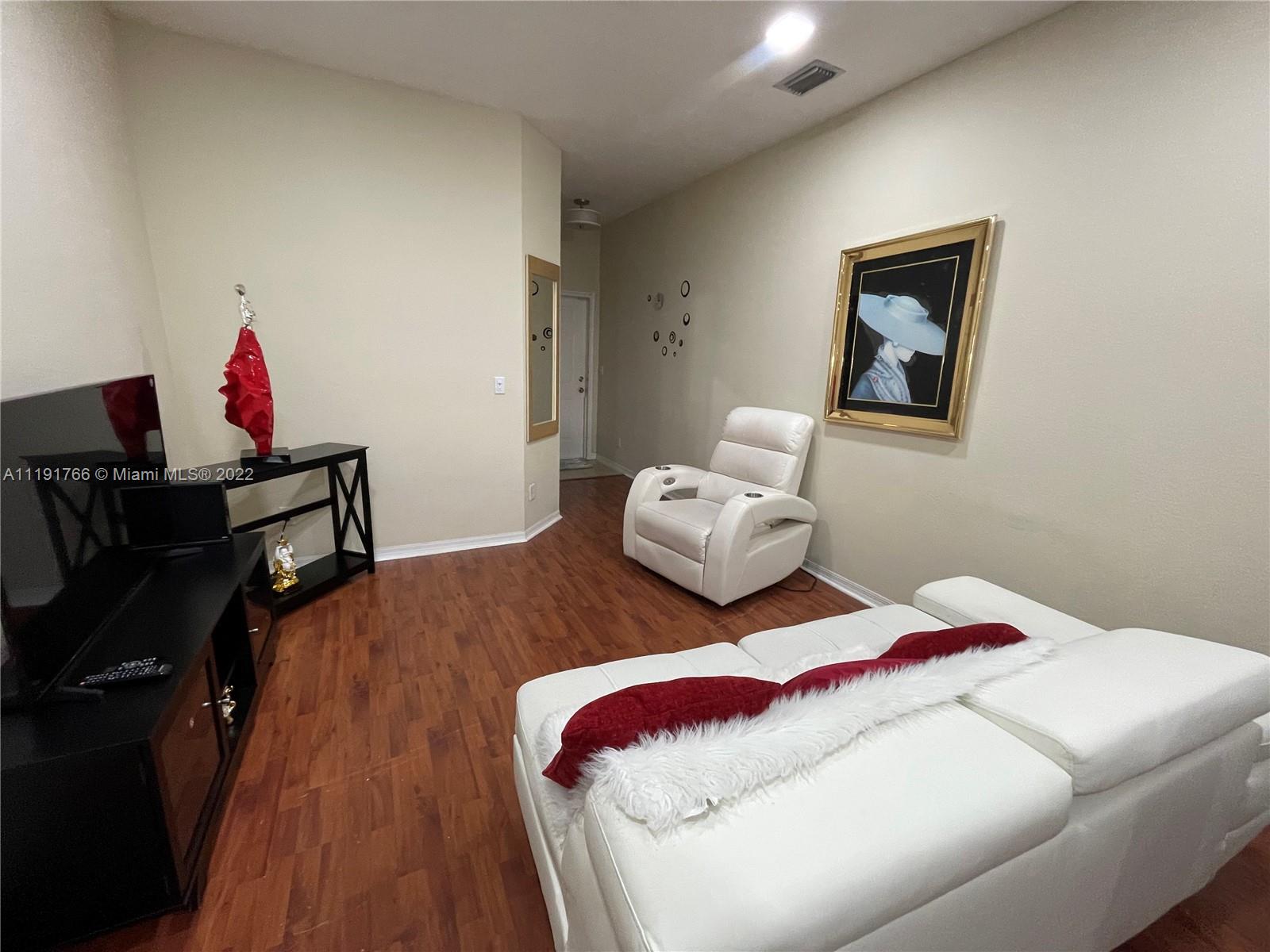 MOWRY VILLAS - Residential